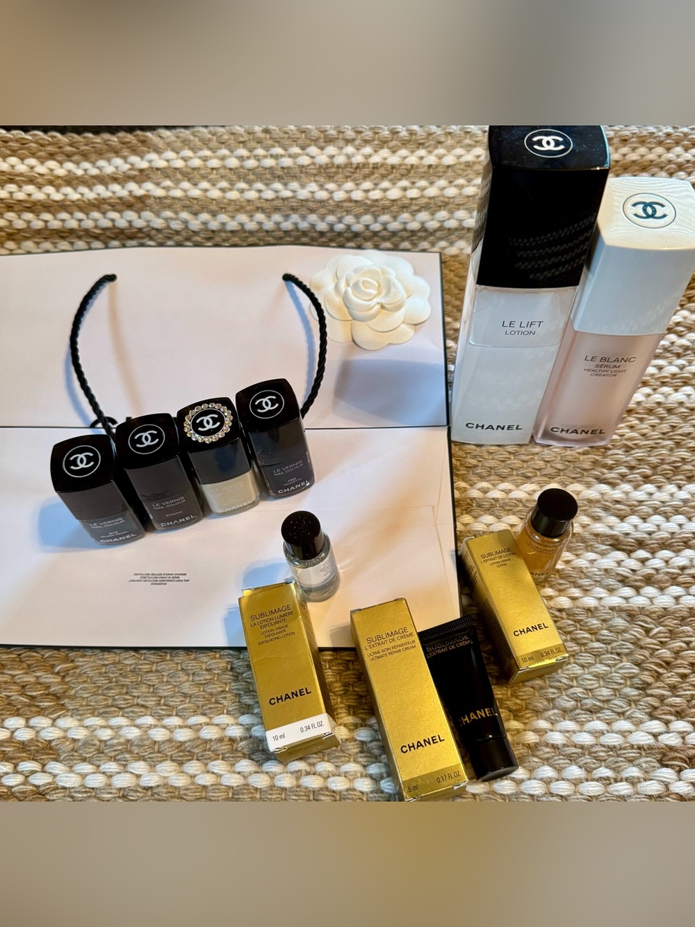 CHANEL Skincare & Nail Collection in Black, White, Gold - Picture 3 of 9